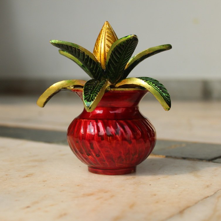 Auspicious Brass Kalash – Elegant Decorative Element for Spiritual Spaces